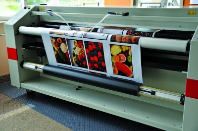 Liquid laminates can also be applied by a roll-to-roll device.