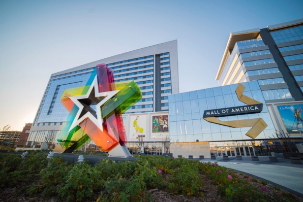 Iconic star revamped for Mall of America - Sign Media Canada