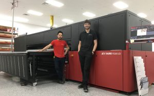 From left to right: Juan Choy (operator) and Alex Legue (printing/binding/large-format foreman).