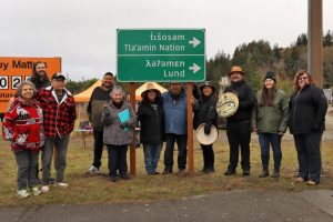 In collaboration with the Tla’amin Nation, British Columbia’s Ministry of Transportation and Infrastructure (MOTI) recently installed the first of a group of dual-language highway signs near Powell River, B.C. Photo courtesy Tla’amin Nation