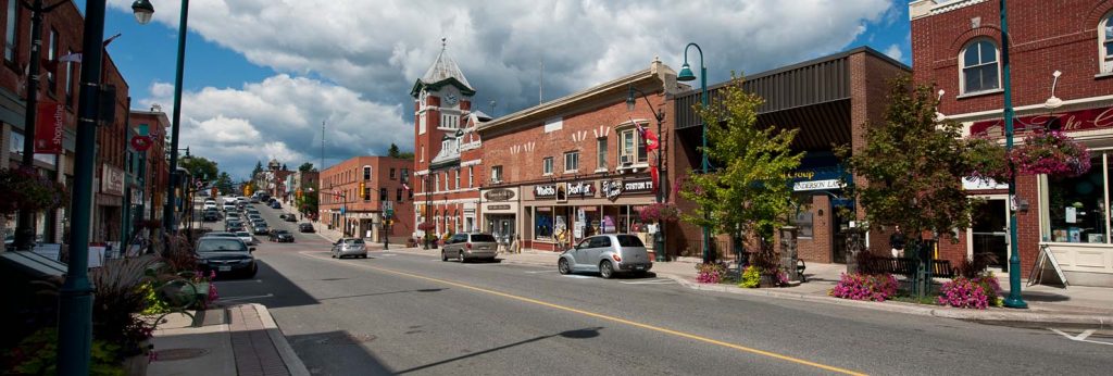 A panoramic view of one of the streets in Bracebridge.