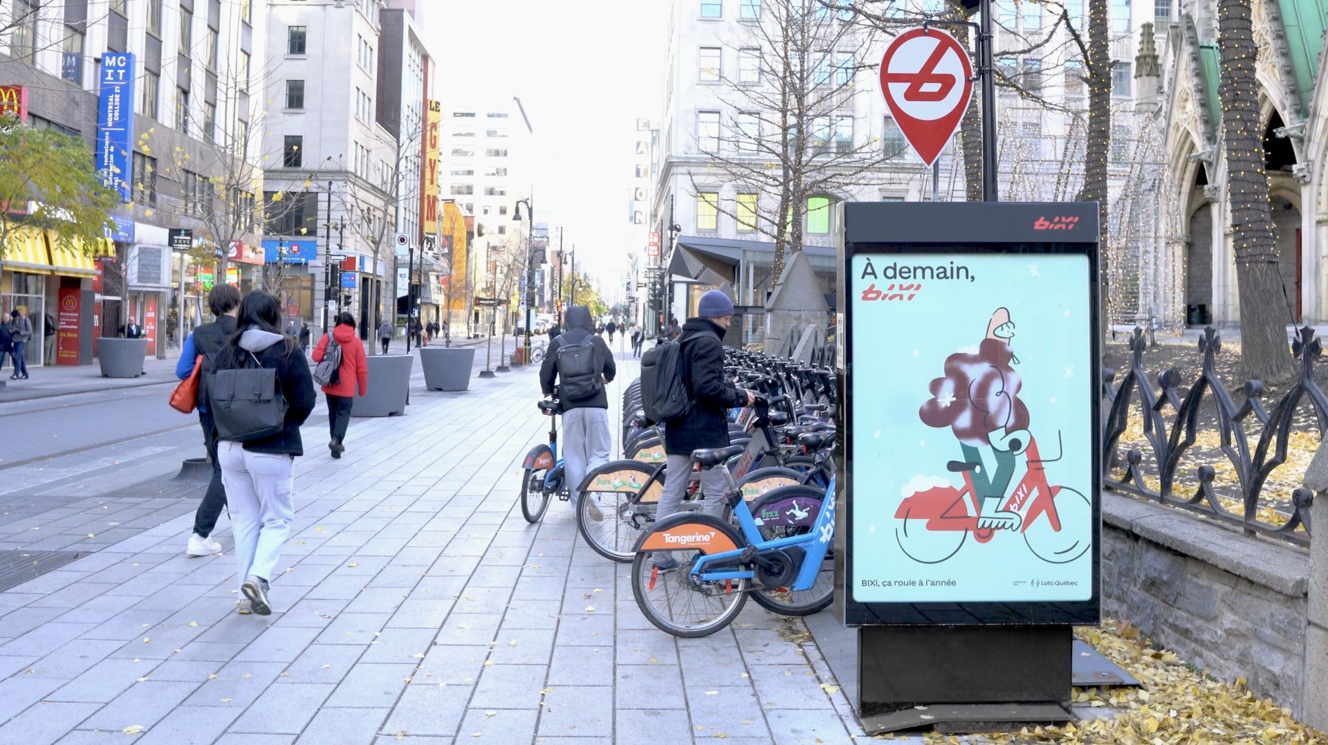 BIXI bike-share station in Montreal, with PATTISON’s street-level static poster.